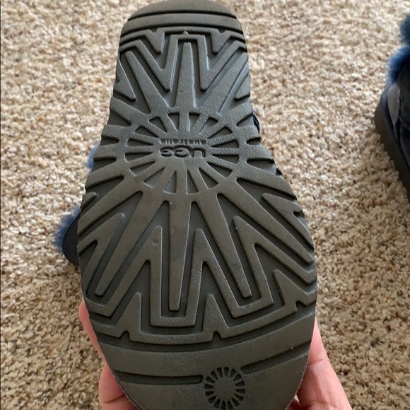 Women’s UGG Boots - Picture 2 of 8